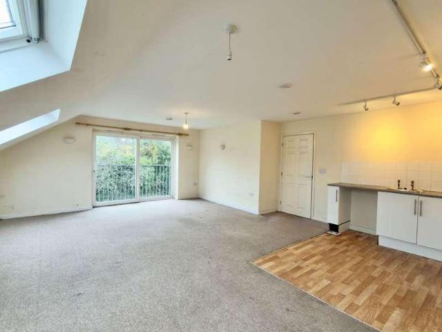 2 bed flat for sale