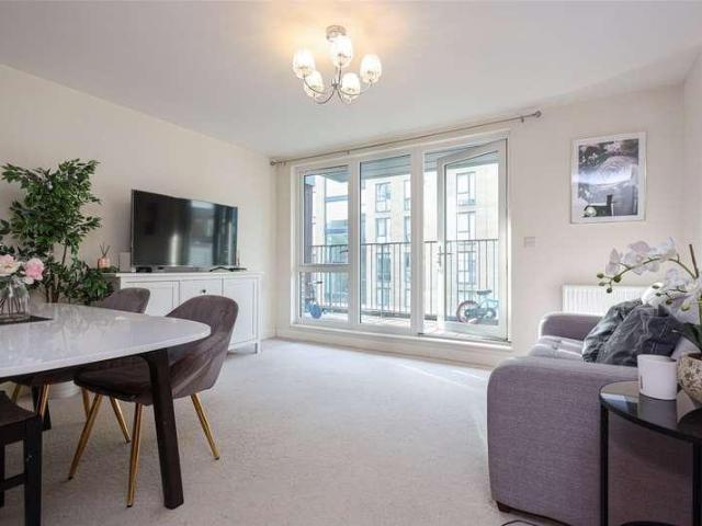 2 bed flat for sale