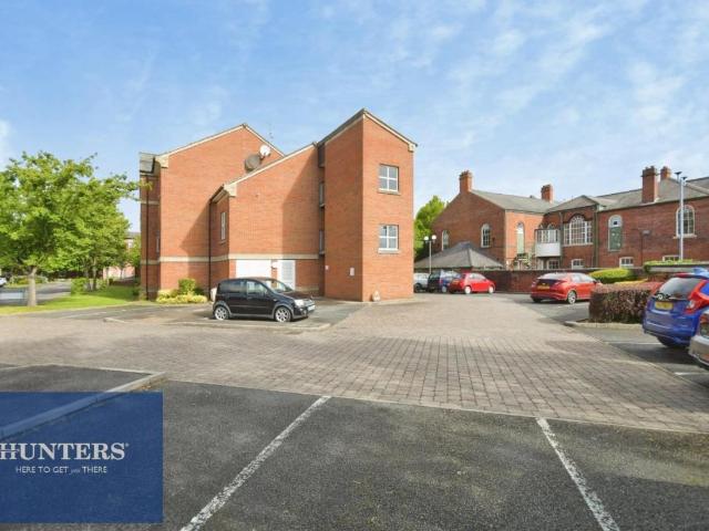 2 bed flat for sale