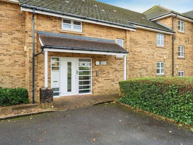 2 bed flat for sale