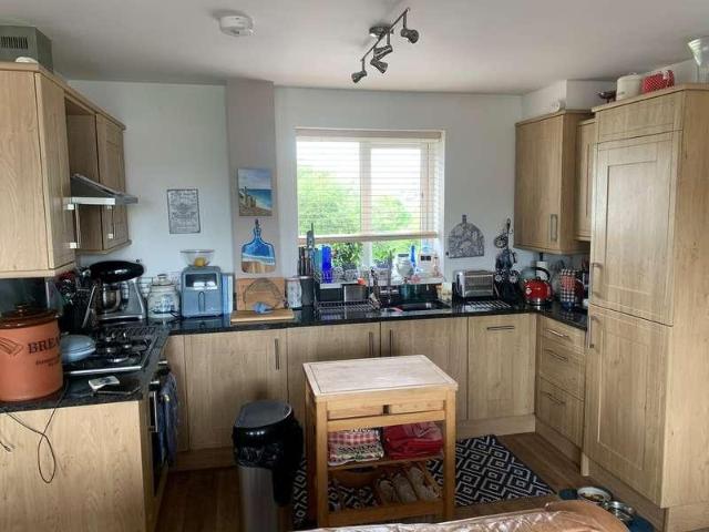 2 bed flat for sale