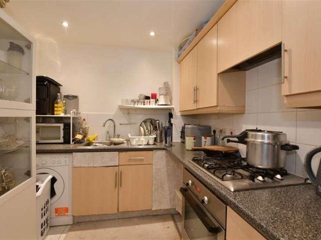 2 bed flat for sale