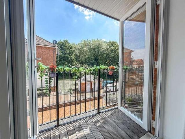 2 bed flat for sale