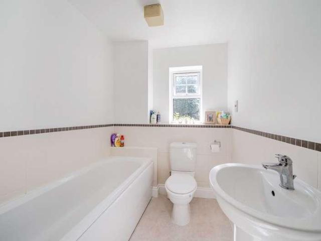 2 bed flat for sale