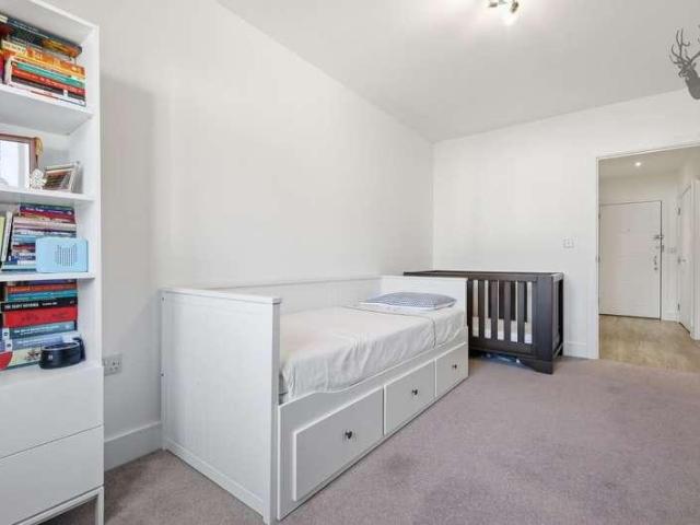2 bed flat for sale