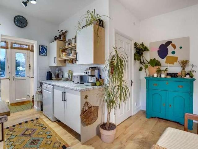 2 bed flat for sale
