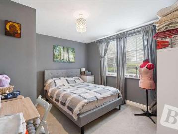 2 bed flat for sale