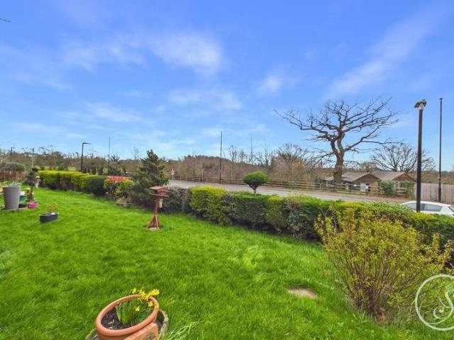 2 bed flat for sale