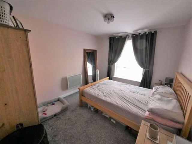 2 bed flat for sale