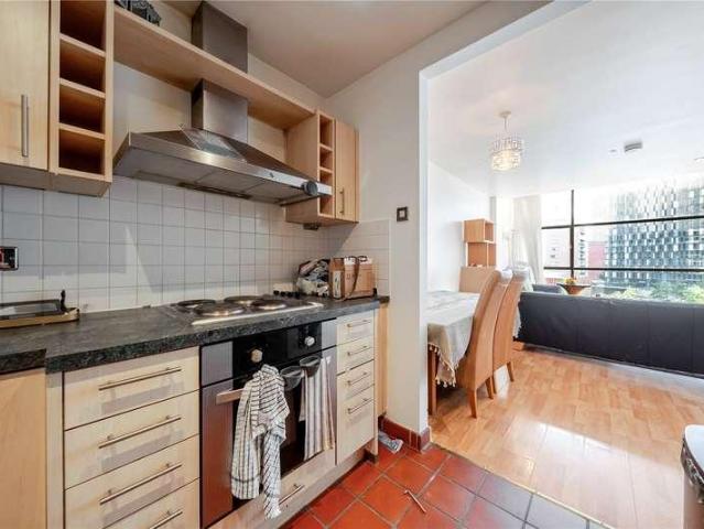 2 bed flat for sale