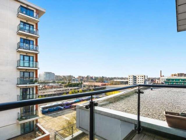 2 bed flat for sale