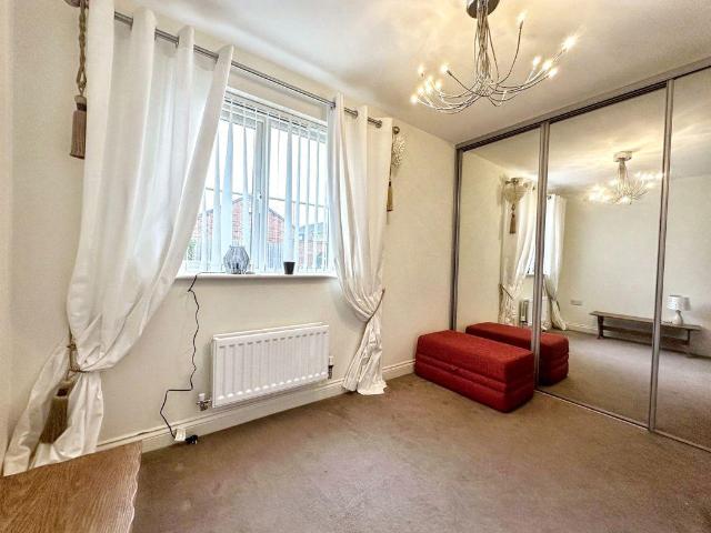 2 bed flat for sale