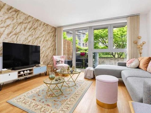 2 bed flat for sale
