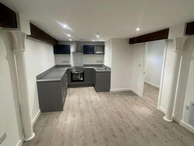 2 bed flat for sale