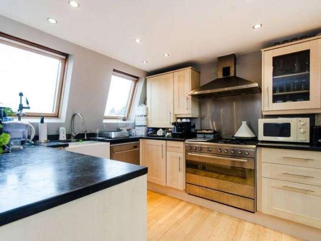 2 bed flat for sale