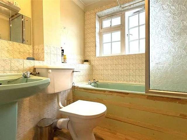 2 bed flat for sale