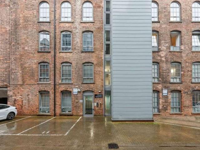 2 bed flat for sale