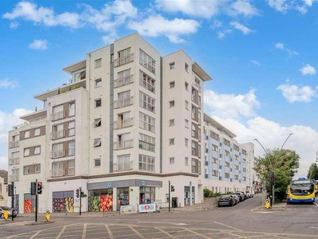 2 bed flat for sale