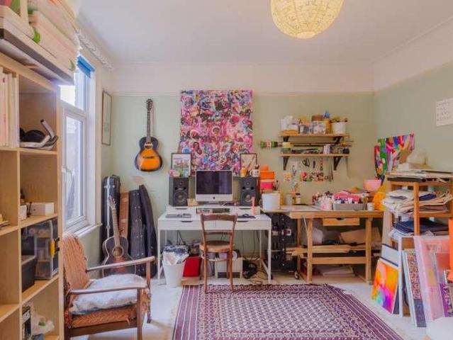 2 bed flat for sale
