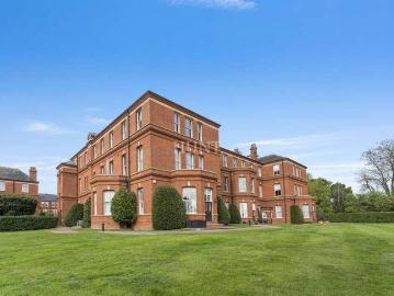 2 bed flat for sale