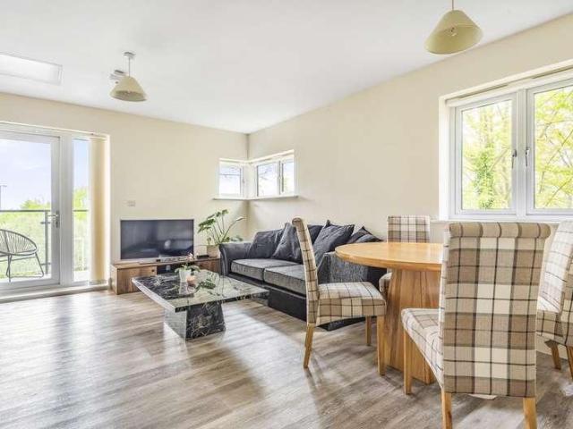 2 bed flat for sale