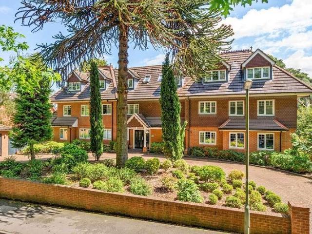 2 bed flat for sale