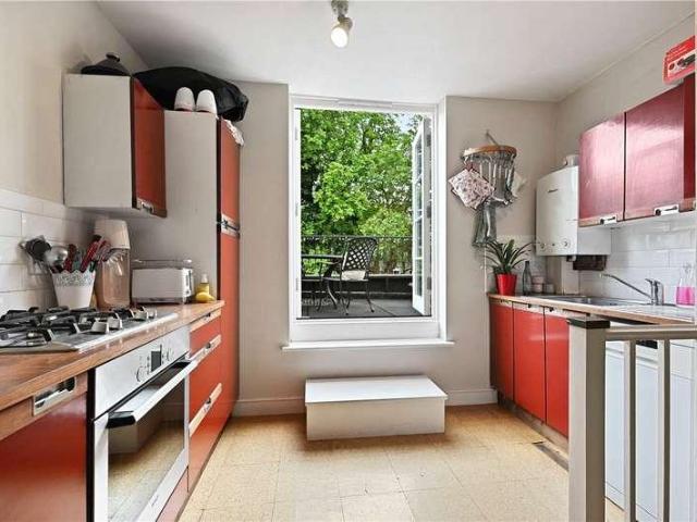 2 bed flat for sale