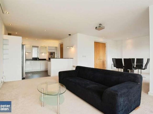 2 bed flat for sale