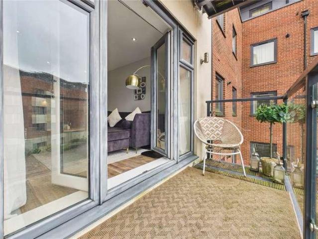 2 bed flat for sale