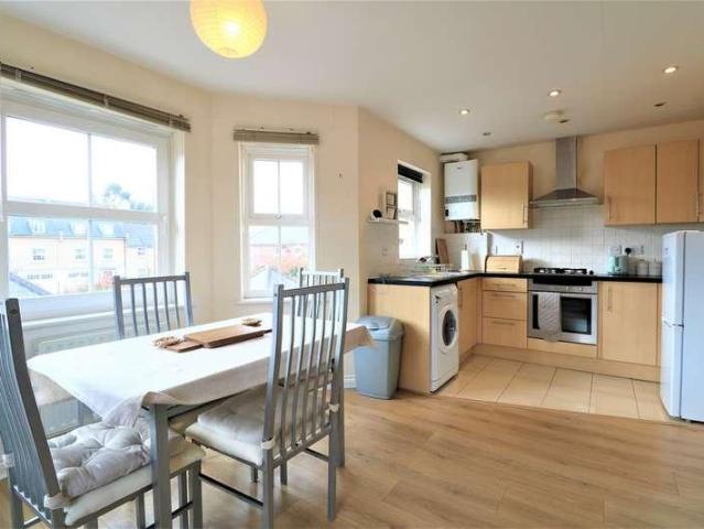 2 bed flat for sale