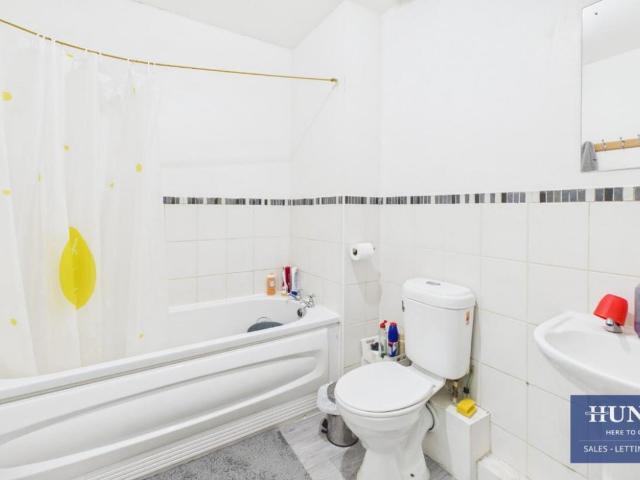 2 bed flat for sale
