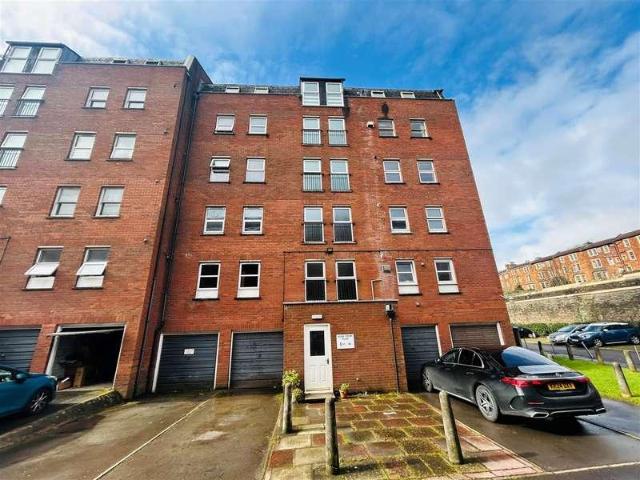 2 bed flat for sale