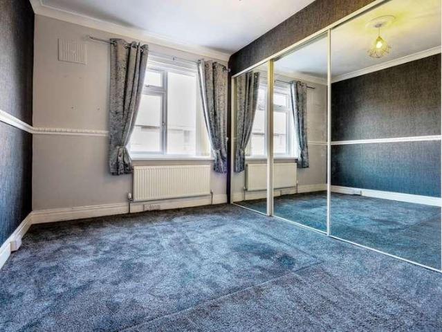 2 bed flat for sale