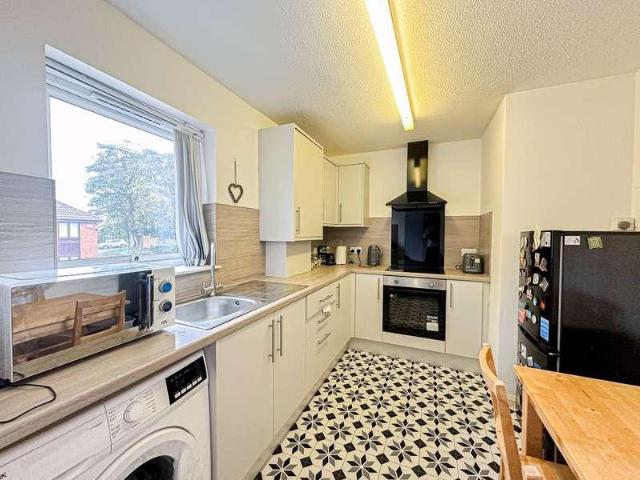 2 bed flat for sale