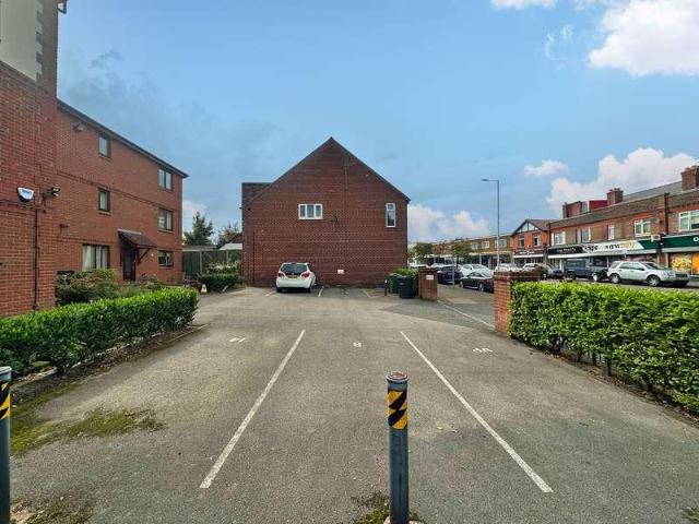 2 bed flat for sale
