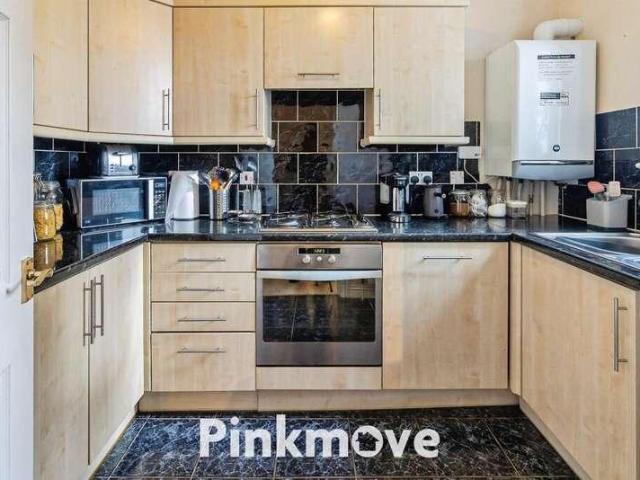 2 bed flat for sale