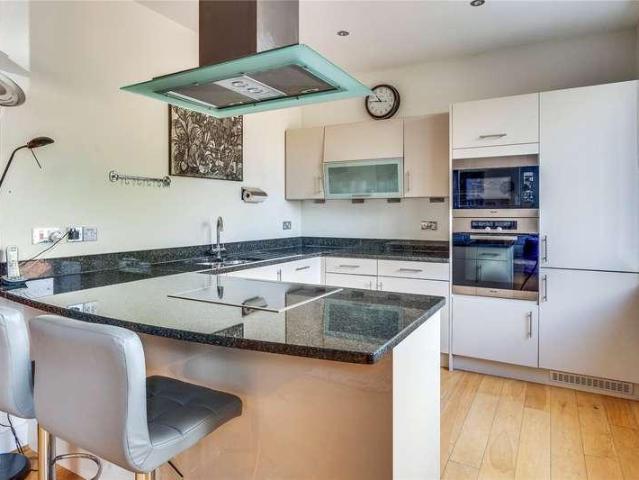 2 bed flat for sale
