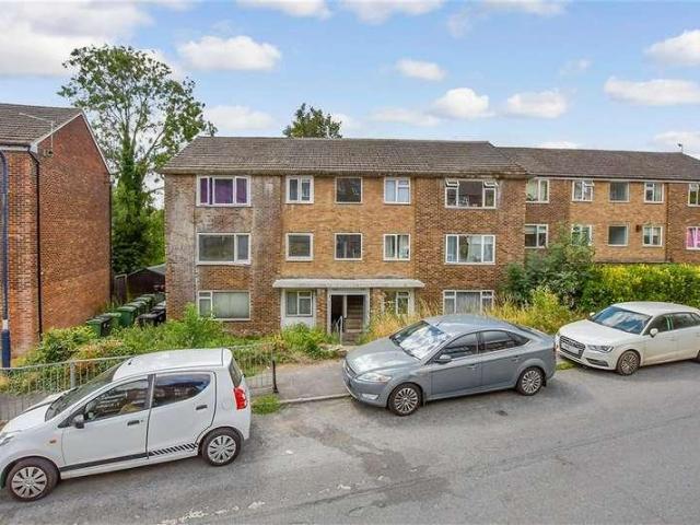 2 bed flat for sale