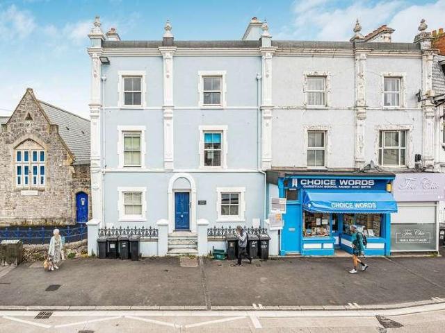 2 bed flat for sale