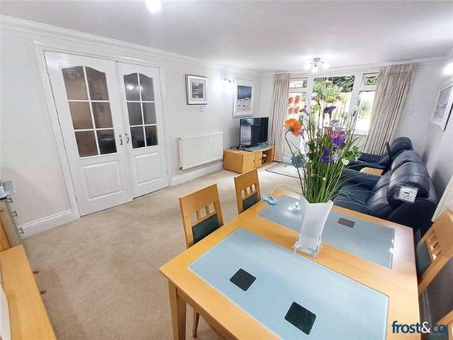 2 bed flat for sale