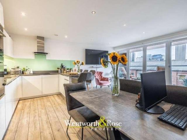 2 bed flat for sale