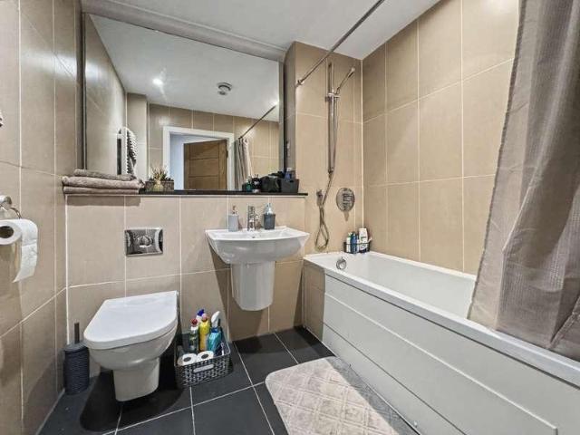 2 bed flat for sale