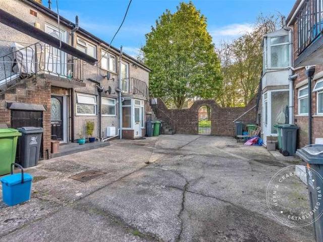 2 bed flat for sale