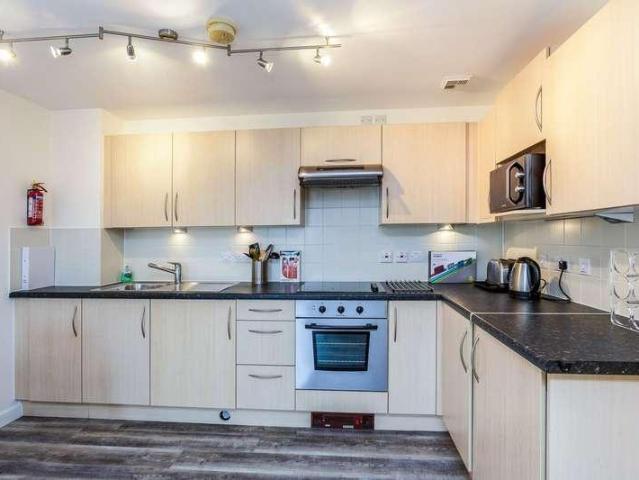 2 bed flat for sale