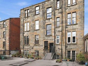 2 bed flat for sale