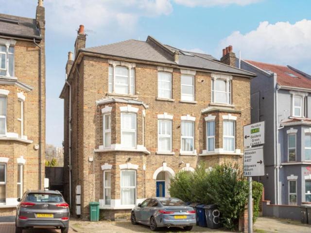 2 bed flat for sale