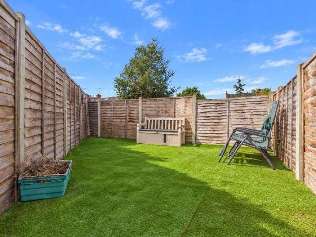 2 bed flat for sale