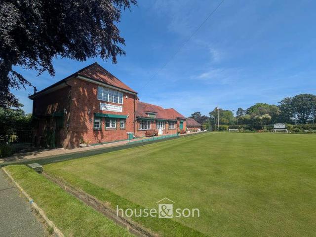 2 bed flat for sale