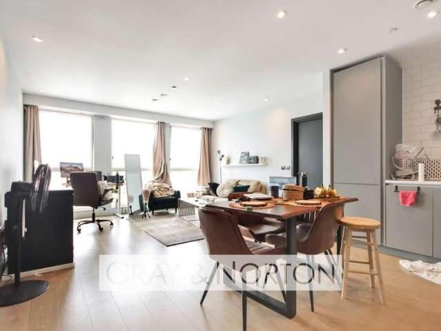 2 bed flat for sale