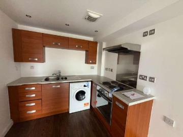 2 bed flat for sale